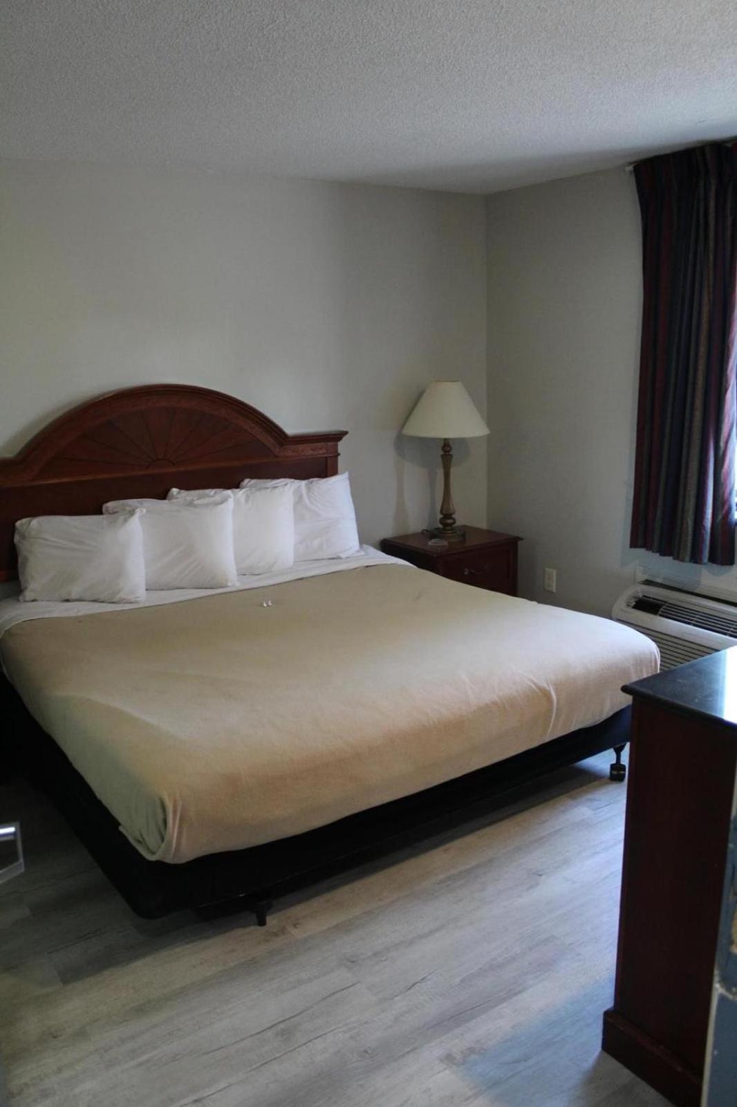Raceway Inn Дарлингтън Екстериор снимка